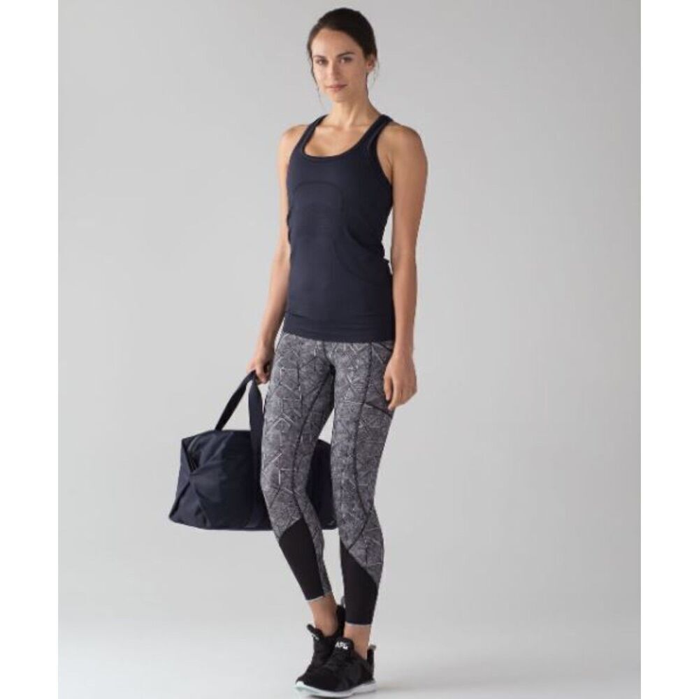 Lululemon Tight Stuff Tight II (25") Formation Alpine White Black Print Size 6